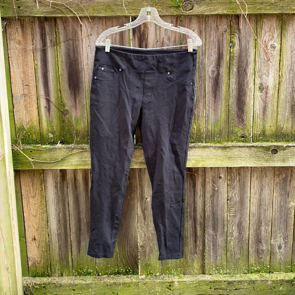 Curve Appeal black capris sz. M